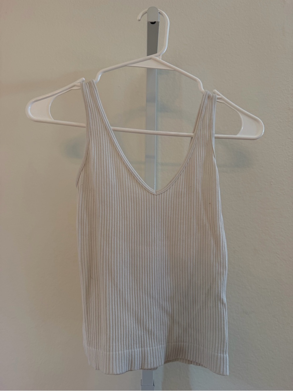 Aura Ribbed V-Neck Crop Tank Top - Cream